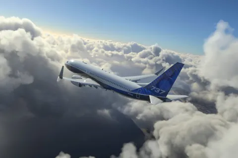 Comercial Boeing 737 Max 8 flying