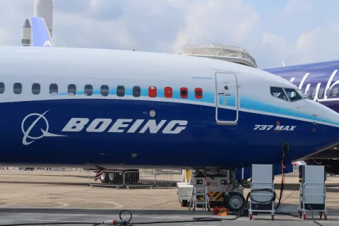 Avion Boeing 737 MAX au sol, posé sur le tarmac de l’aéroport du Bourget, salon du Bourget – Paris Air Show de juin 2023