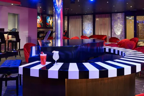 Carnival Radiance - Piano Bar