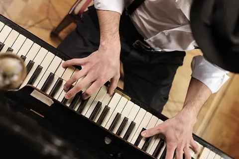 Independence Of The Seas - Piano Sing-Alongs