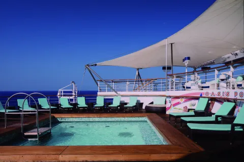 Pride of America - Oasis Pool