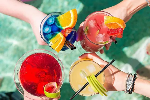 Radiance of the Seas - Pool Bar