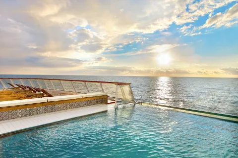 Viking Mira - Infinity Pool