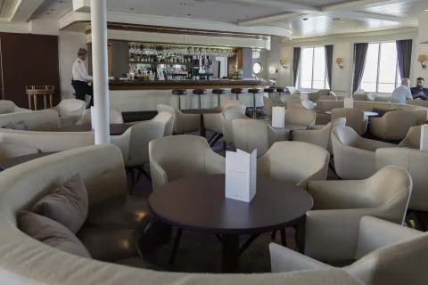Club Lounge & Bar