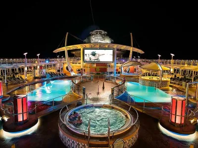 Adventure of the Seas - Entertainment
