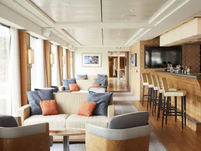 Viking-Longship-Lounge