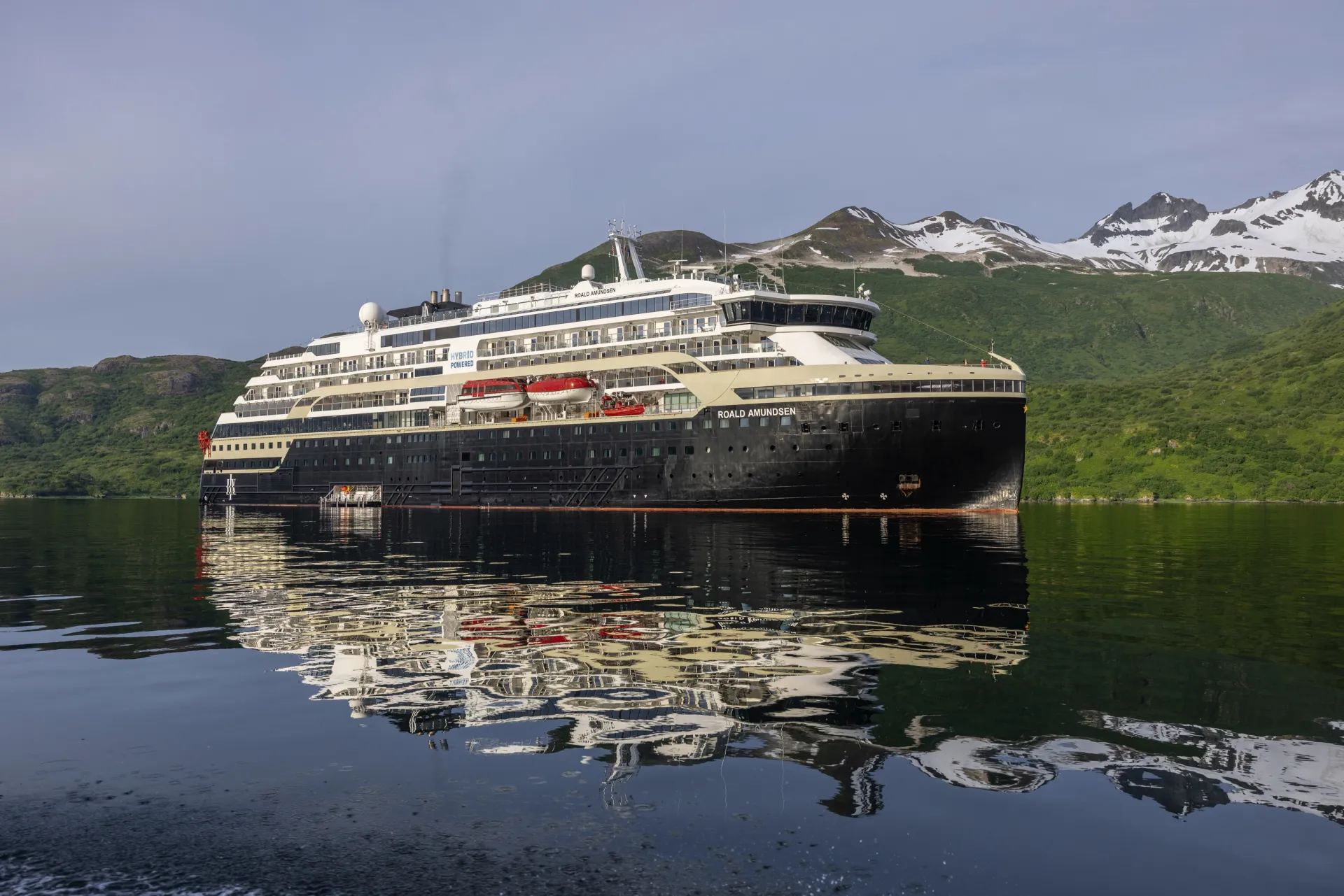 HX Hurtigruten Expeditions MS Roald Amundsen Alaska Kodiak Island Exterior 1   Oscar Farerra   HX