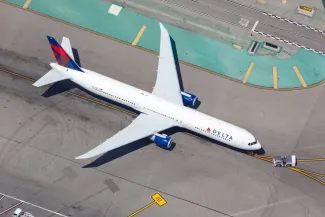 Delta 767-400ER at LAX