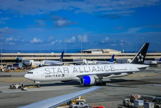 United Airlines Star Alliance Boeing 777 200ER 